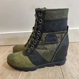 Sorel Lexie Wedge Boots Camo Black Green